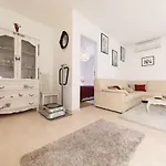 Luxury Apartman Rita, Center