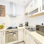 Luxury Apartman Rita, Center